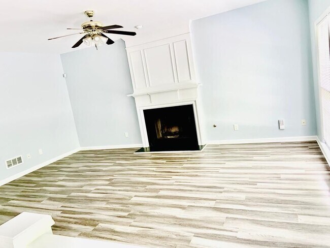 400 Stedford Ln