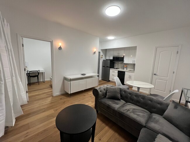 Photo - 239 W 12th St