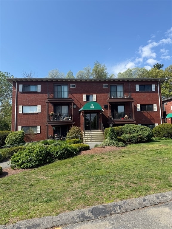 Building Photo - 310 Codman Hill Rd Unit 34D