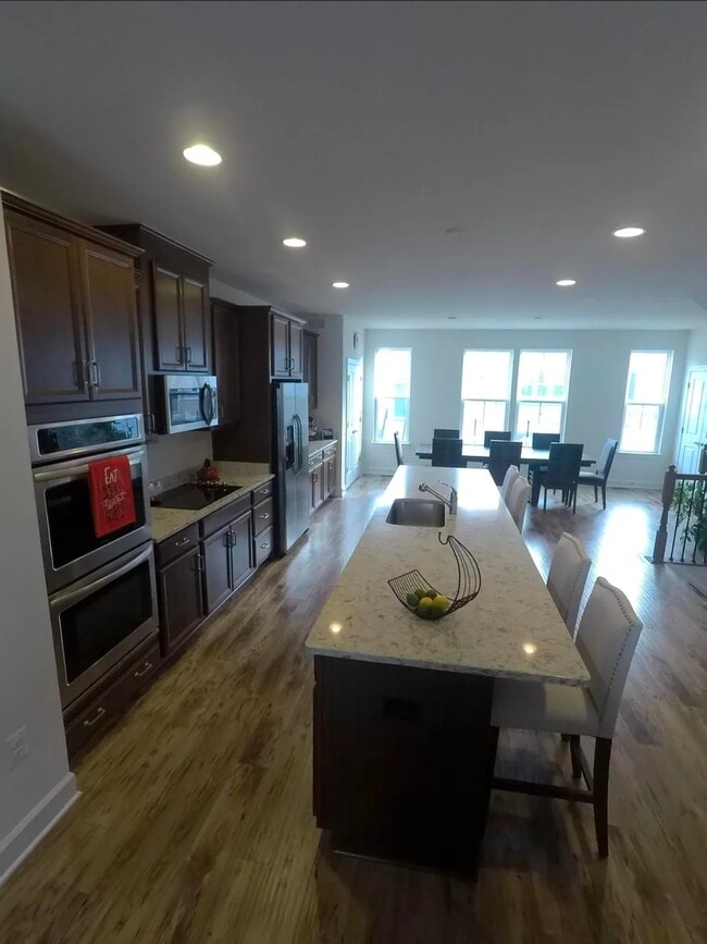 Kitchen, side angle - 8828 Englewood Farms Dr