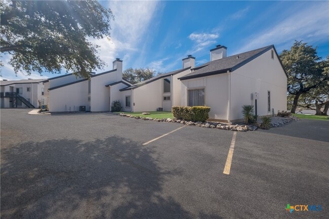 Building Photo - 1135 Parkview Dr Unit C16