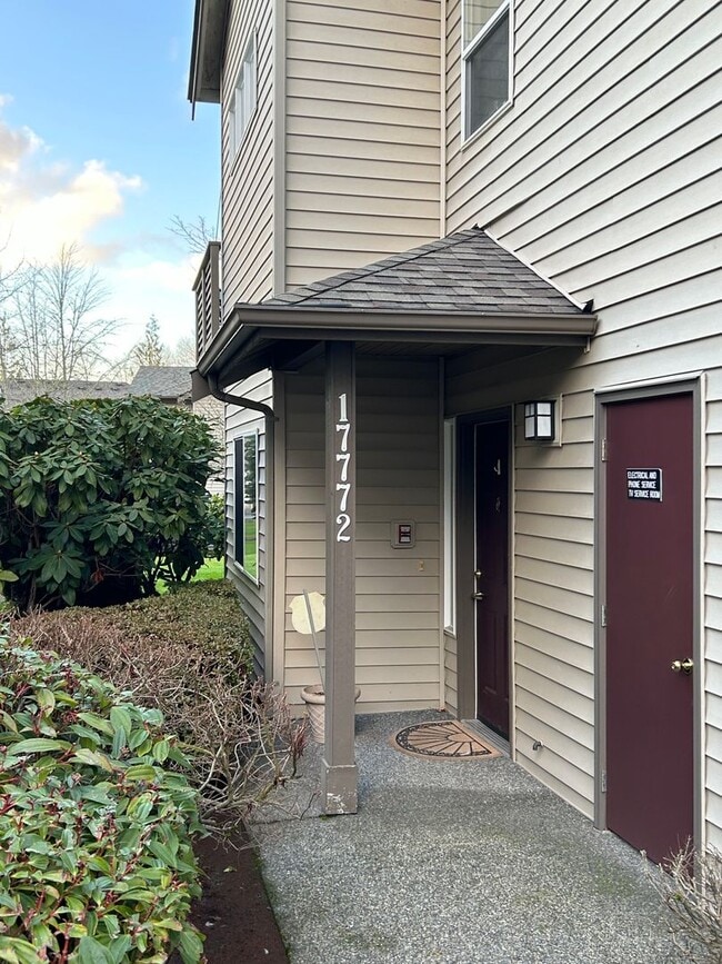 Building Photo - 3 Bed, 2 Bath Condo with in Cascade-Fairwood neighborhood of Renton, $2,925/month.