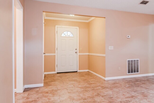 Photo - 1364 Trotters Walk Way