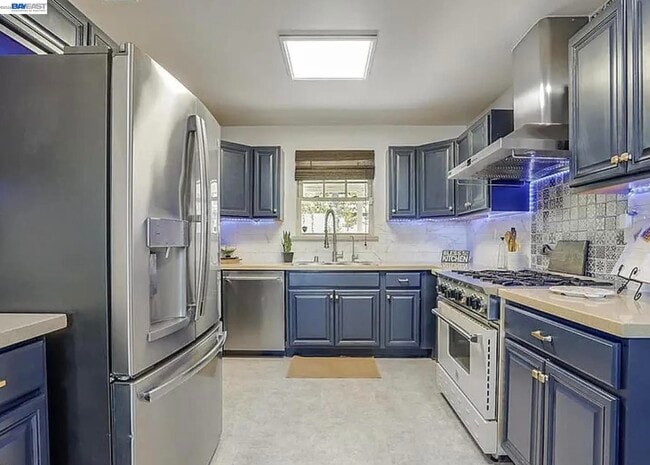 Photo - 632 Shaddick Dr