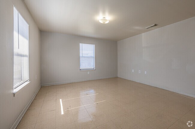3BR, 1BA - 1,147SF - Living Room