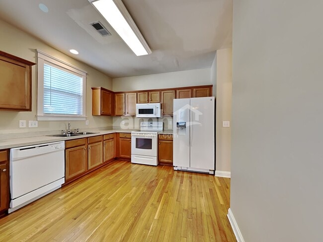 Photo - 408 Hydrangea St