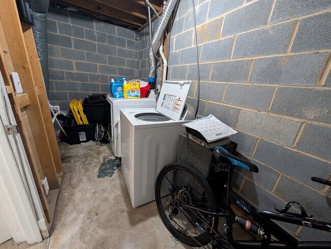 Photo - Room in Townhome on Lex Dr