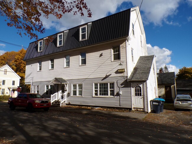 Building Photo - 2 Pleasant St Unit 1