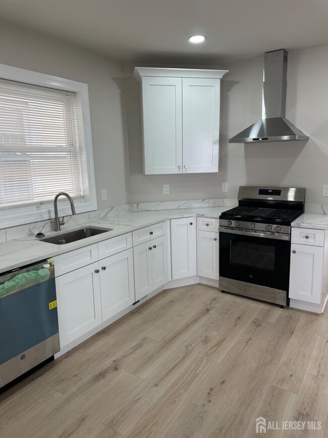 Building Photo - 326 2nd St Unit 1