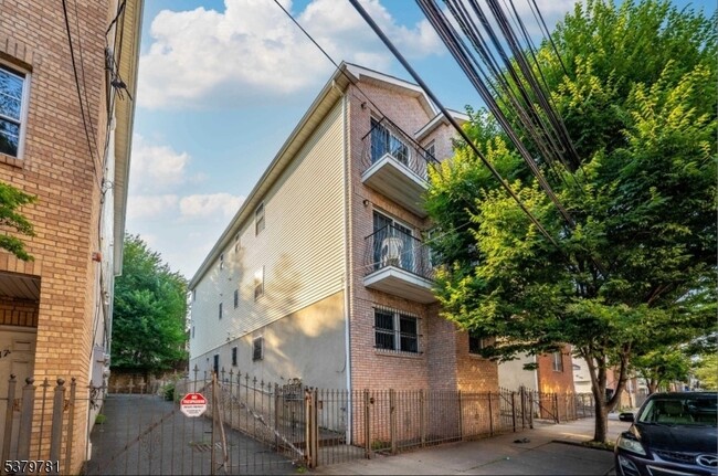 Building Photo - 21-23 Norfolk Street Unit Rental