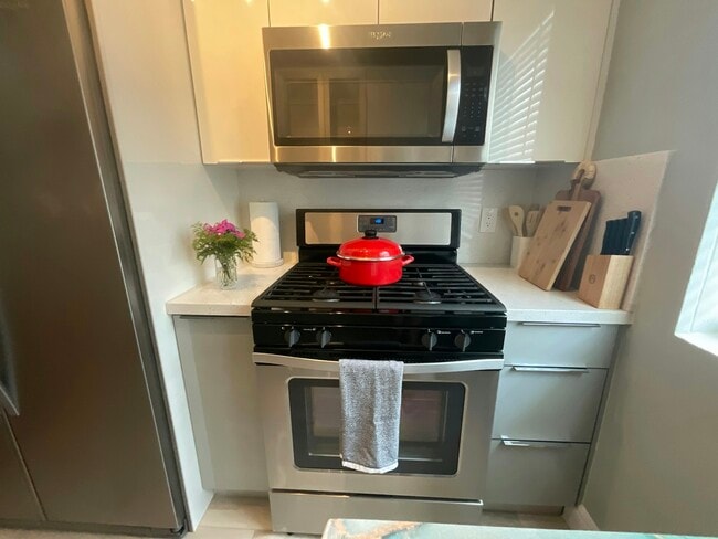 Photo - 7327 Dickens Ave Unit 4