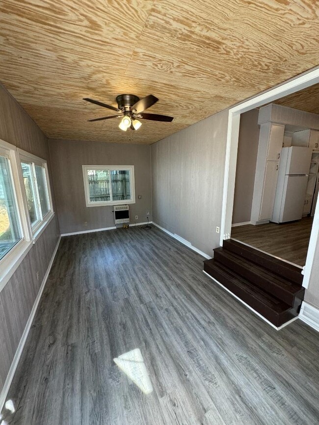 Photo - 622 E Locust St Apartment