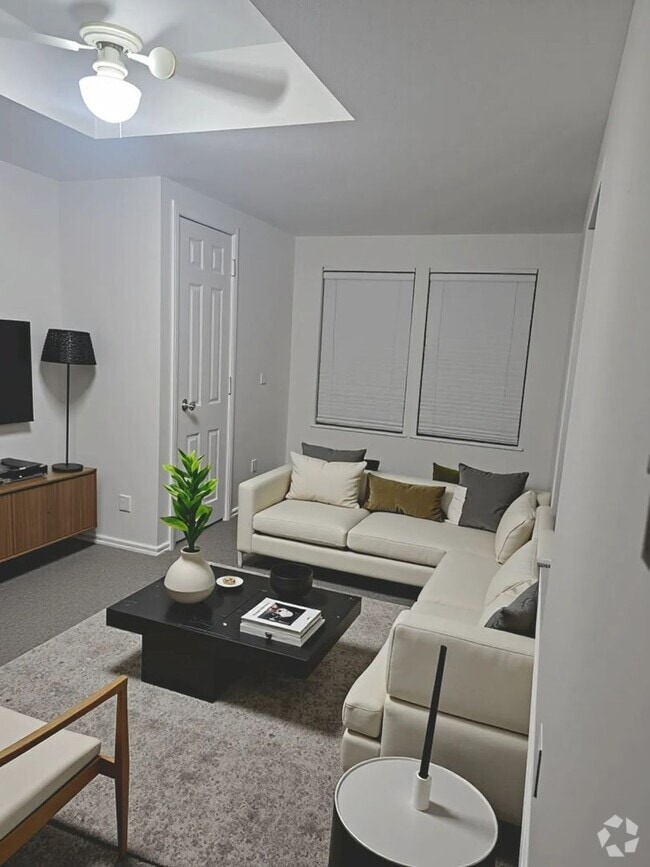 Building Photo - 316 Bush Dr Unit #B Rental