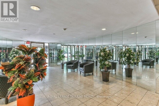 Photo - 570 Proudfoot Ln Unit 907