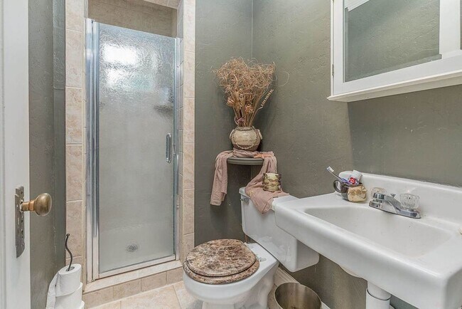 Photo - 225 Highland Ave