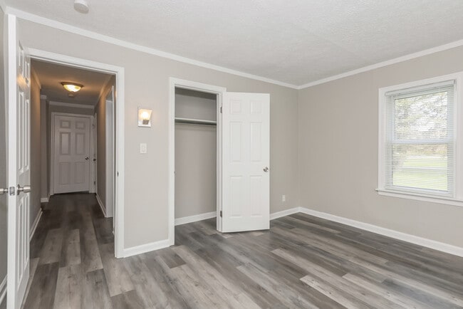 Photo - 1176 Highview Dr