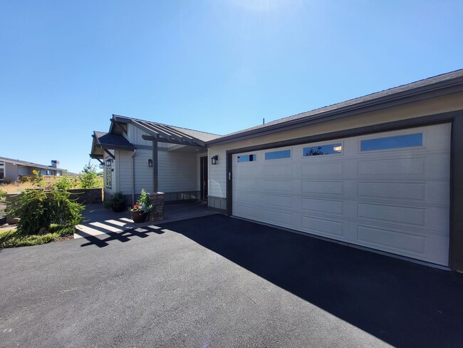 Photo - 4581 SW Zenith Point Ct Unidad Main house