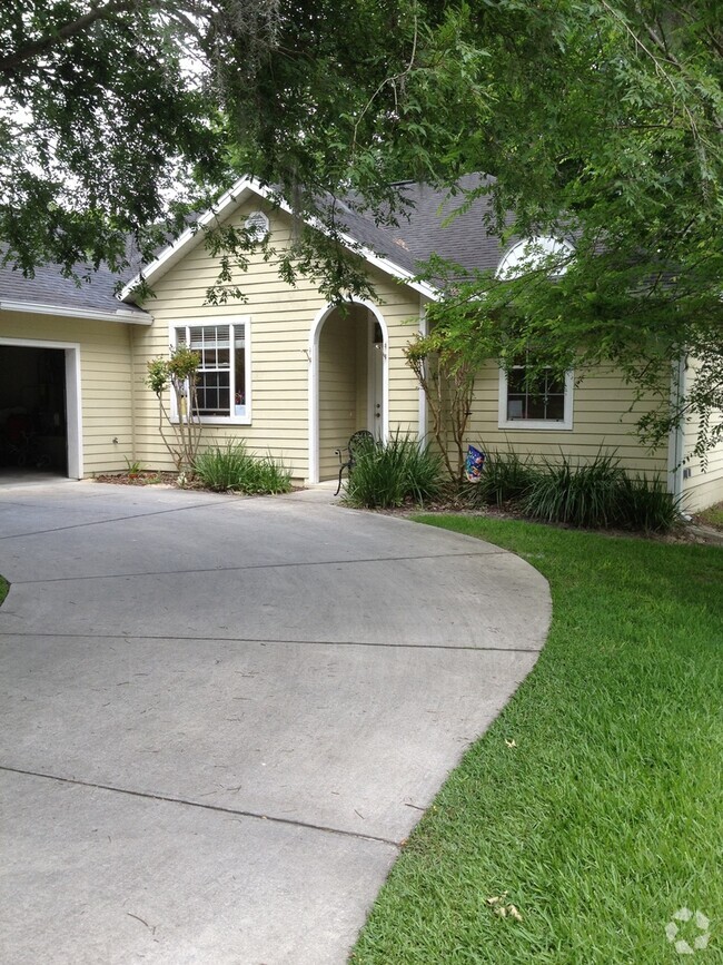Building Photo - 3 Bedroom, 2 Bath House in Park West!