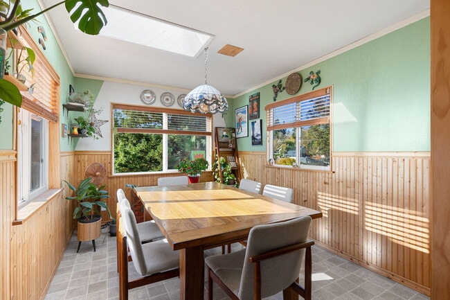 Photo - 1331 Rainier Ave