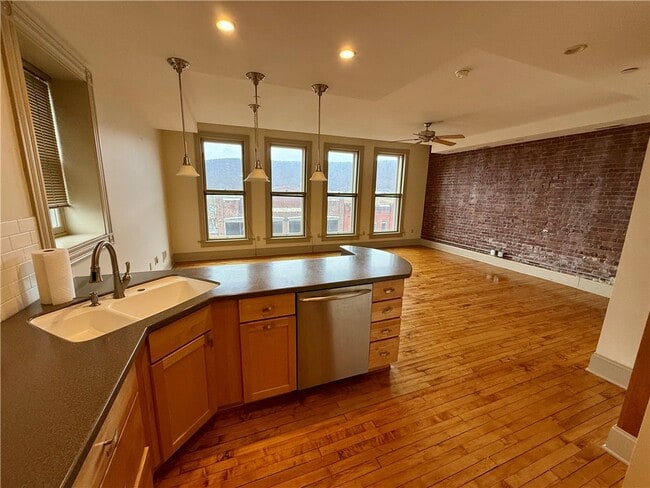 Photo - 72 E Market St