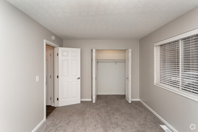 1BR, 1BA - 750 SF