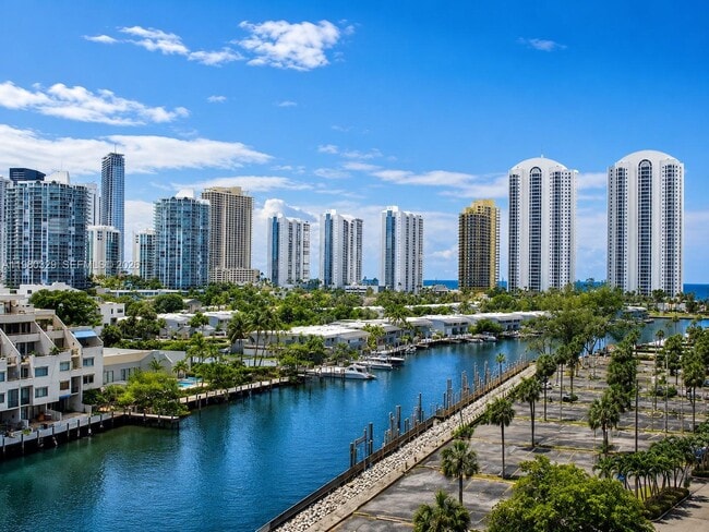 Building Photo - 400 Kings Point Dr Unit 812