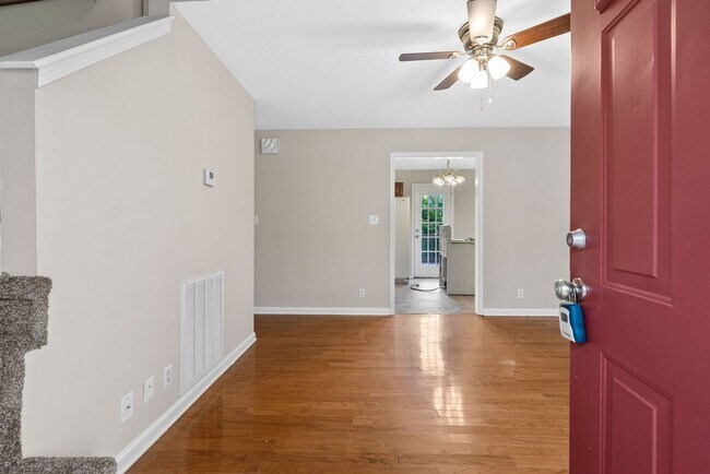 320 Lafayette Rd