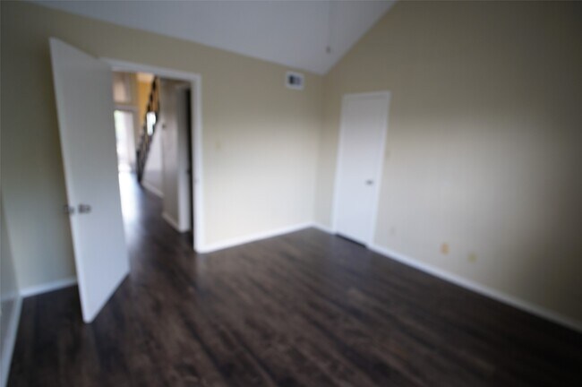 Building Photo - 8263 Sands Point Dr Unit 170