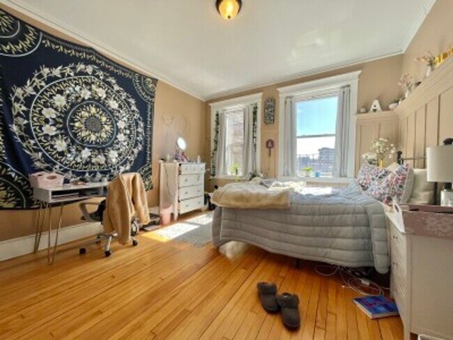 Photo - Renovated 5 Bed Steps from Harvard Ave & the Green Line – Pet Friendly!