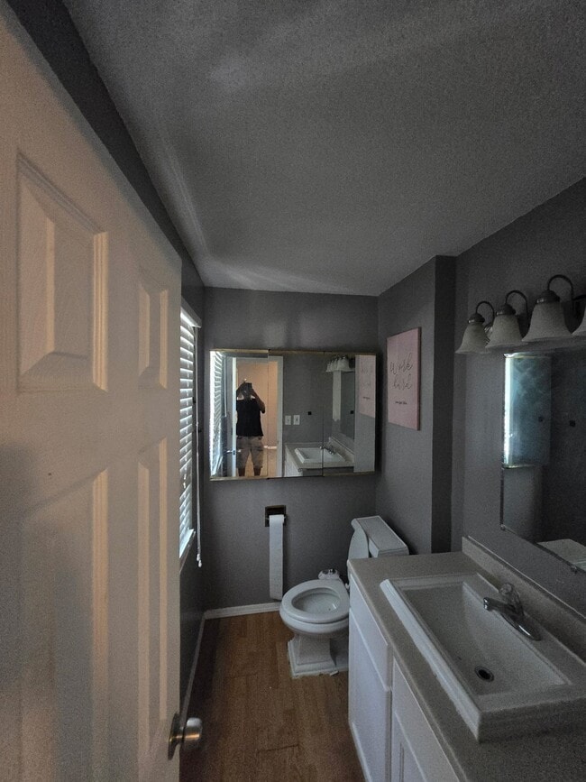Photo - 9809 Wallace Ave