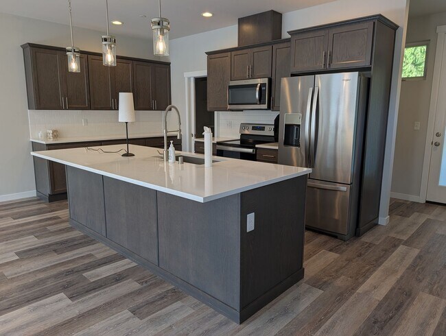 1306 Digby Pl