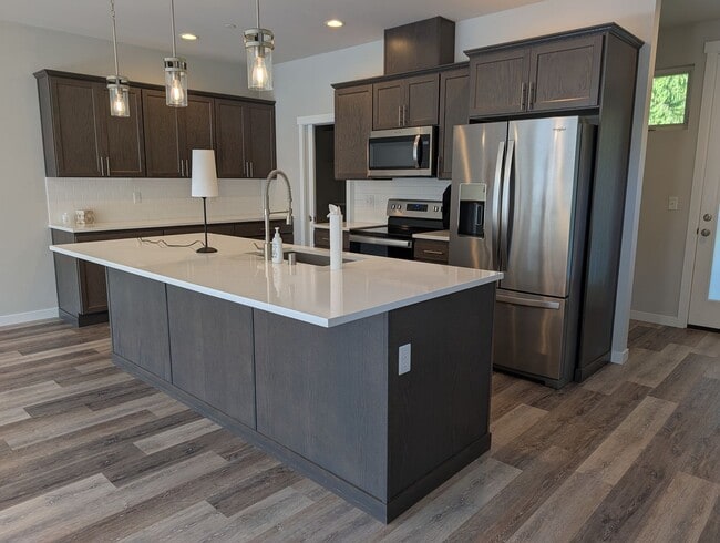 Photo - 1306 Digby Pl