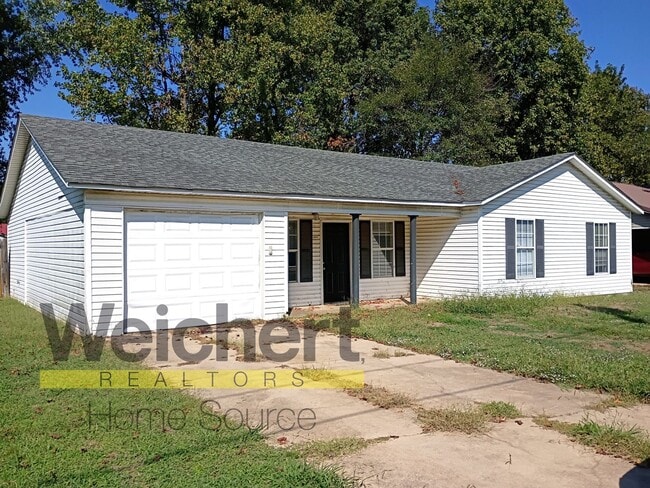 Building Photo - Spacious 3-Bedroom Home with Garage and Sc...