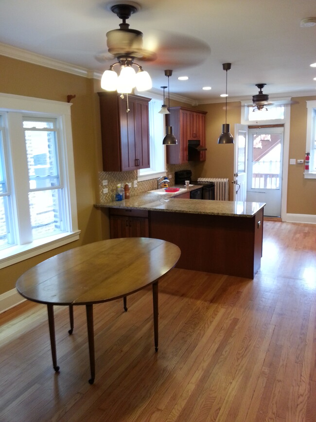 Kitchen Dining Room - 6426 N Lakewood Ave Apartment Unit 1