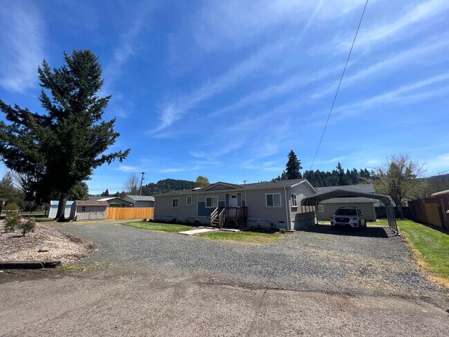 Building Photo - 3-Bedroom 2-Bathroom home with HUGE Shop in Cedar Flats