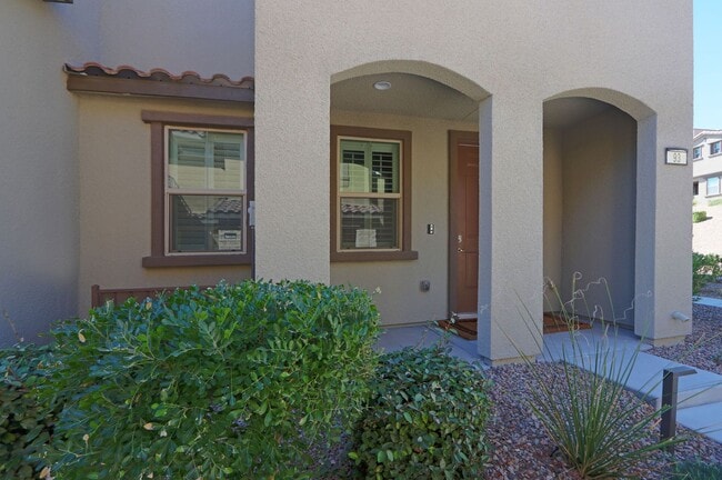 Building Photo - Newer, Fabulous town home in the heart of ...