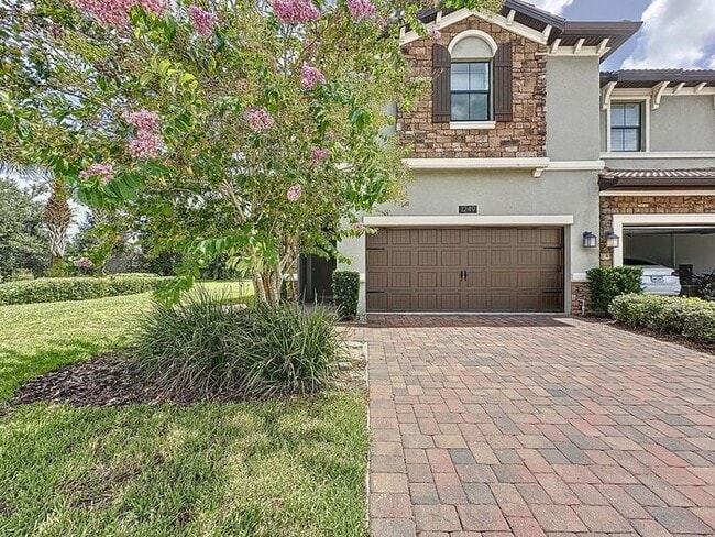 Building Photo - Beautiful Furnished townhome in Vistas of ...
