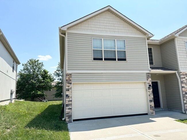 Building Photo - 3 Bed | 2.5 Bath | 2 Car Garage Townhome in Grain Valley