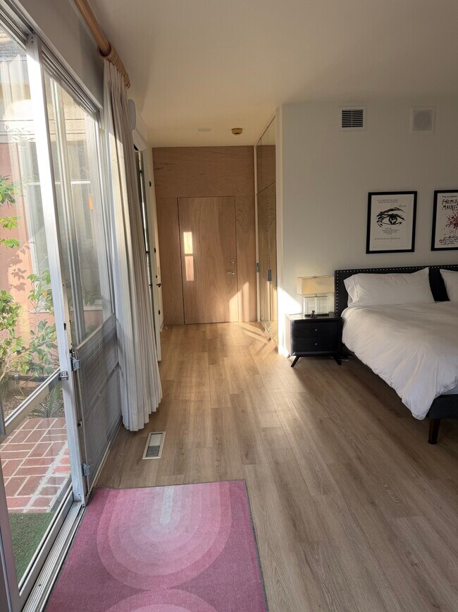 Photo - 910 Benedict Canyon Dr