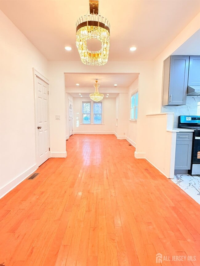 Photo - 385 Pierson Ave Unidad 1