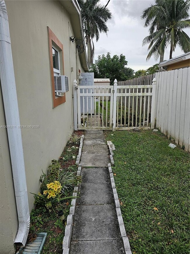 Building Photo - 3500 NW 39th St Unit 0