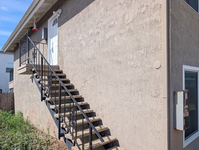 Building Photo - 2604 Delaware St Unit Apt 4