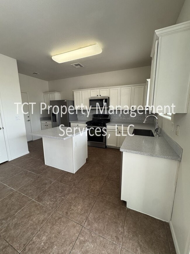 Photo - Beautiful 4 bedroom + loft in Johnson Ranch