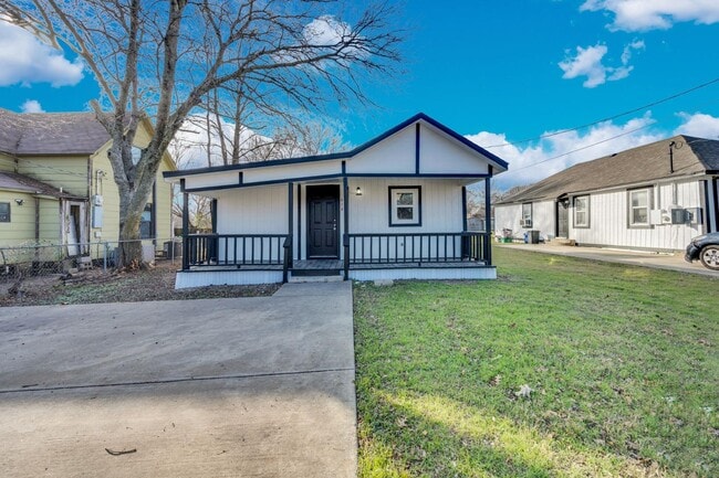 Photo - 418 E Avenue F