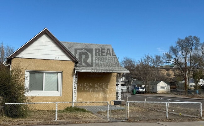 Photo - 927 E 1st St