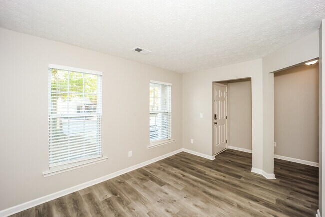 Photo - 9525 Lakeview Rd