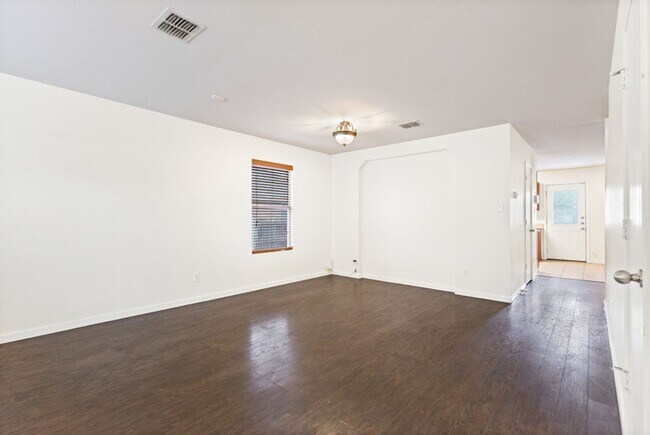 Photo - 4 bedroom/2.5 Bath Retama Springs Subdivision