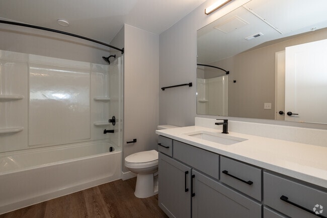 1BR, 1BA - 652SF - Bathroom