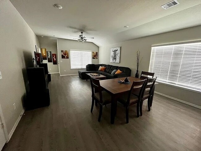 Photo - Gorgeous 3 Bedroom/ 2 Bath Ranch Home / Immaculate / Upgrades Galore / Attention To Detail