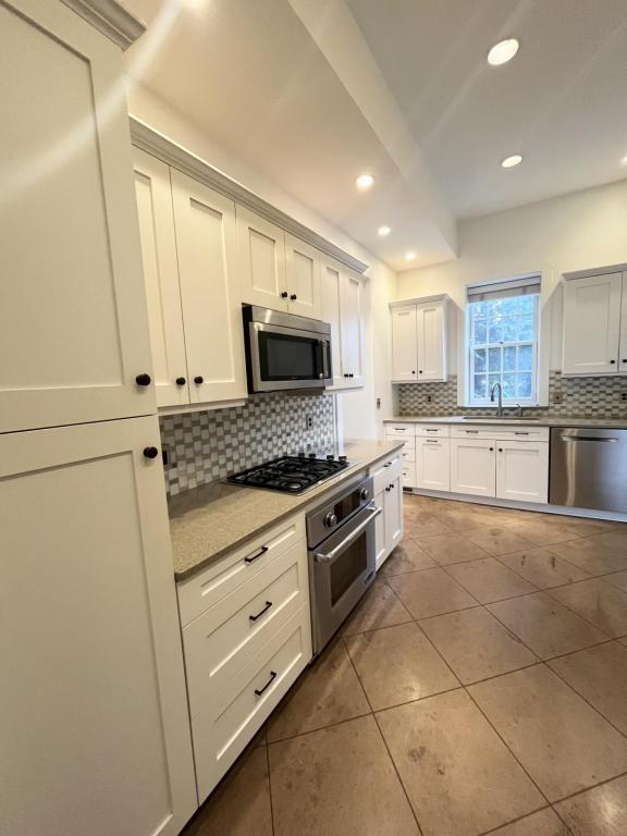 Photo - 495 East Ave